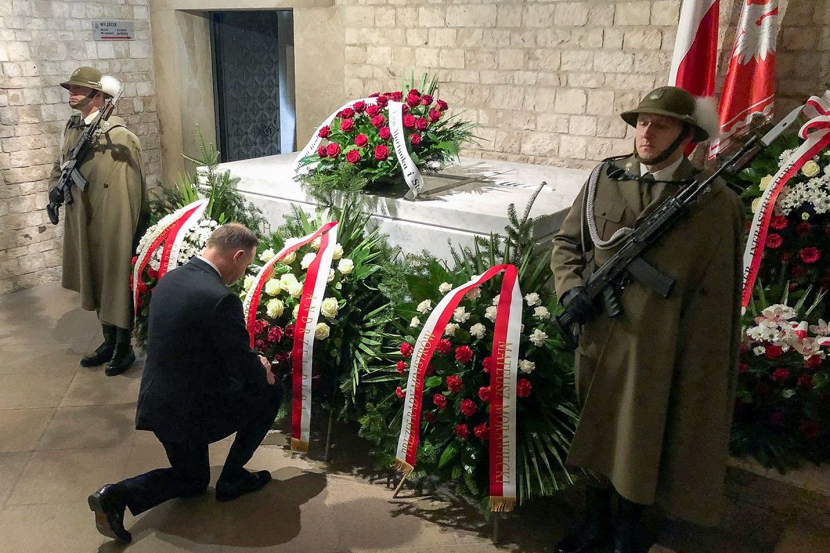 Kraków: Andrzej Duda oddał hołd Parze Prezydenckiej