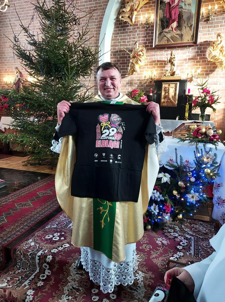 Ten ksiądz kolejny raz przekazał całą tacę na WOŚP!