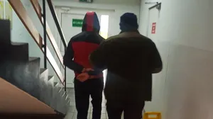 Wieliczka. Brutalny atak na seniorów. Napastnik sterroryzował domowników nożem