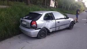 Wieliczka. Ucieczka przed Policją zakończyła się kolizją z betonowym przepustem