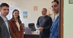 Stary Sącz. Kiedy doszło do wypadku, troje nastolatków bez wahania ruszyło na ratunek kierowcy!