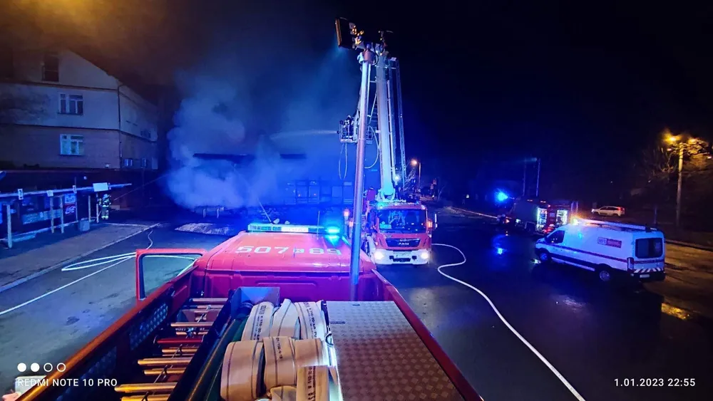  Foto Olkusz Gro ny Po ar Poczekalni Ca y Budynek W Ogniu Stra acy 