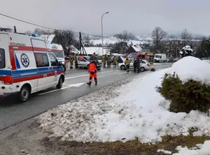 Zamieście. Zderzenie osobówek. Są poszkodowani. Utrudnienia na DK 28