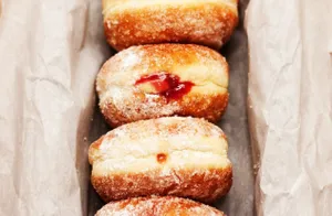 Jeden składnik sprawi, że pączki będą smakować jak u babci!