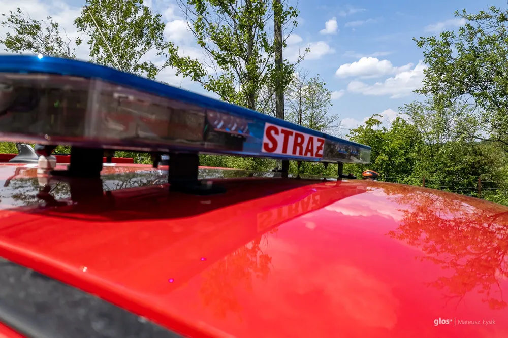 Nocna akcja ratownicza na Kalwaryjskiej. Mężczyzna utknął w kanale burzowo-kanalizacyjnym