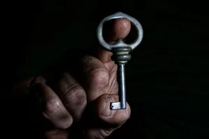 Co powinienem zrobić, jeśli zgubiłem klucz do drzwi?