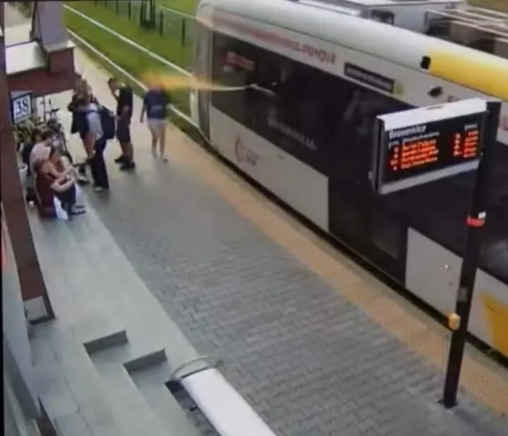 Atak gazem pieprzowym z tramwaju w Krakowie. Poszkodowanych 18 osób
