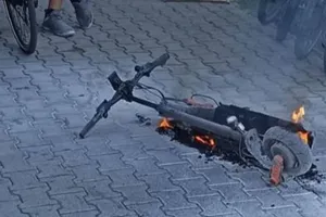 W Dąbrowie Tarnowskiej doszło do nietypowego zdarzenia. Spłonęła hulajnoga elektryczna