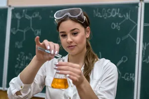 Korepetycje z chemii - stacjonarnie czy online?