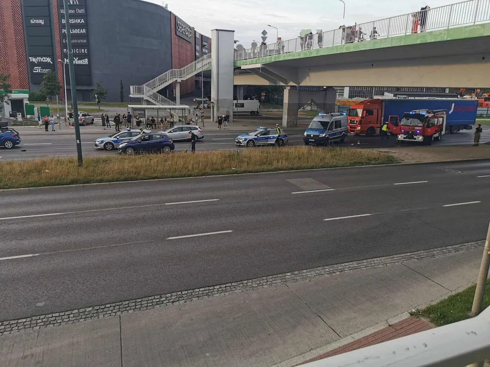Jak on tam się znalazł? Potrącenie pieszego przy Serenadzie w Krakowie...