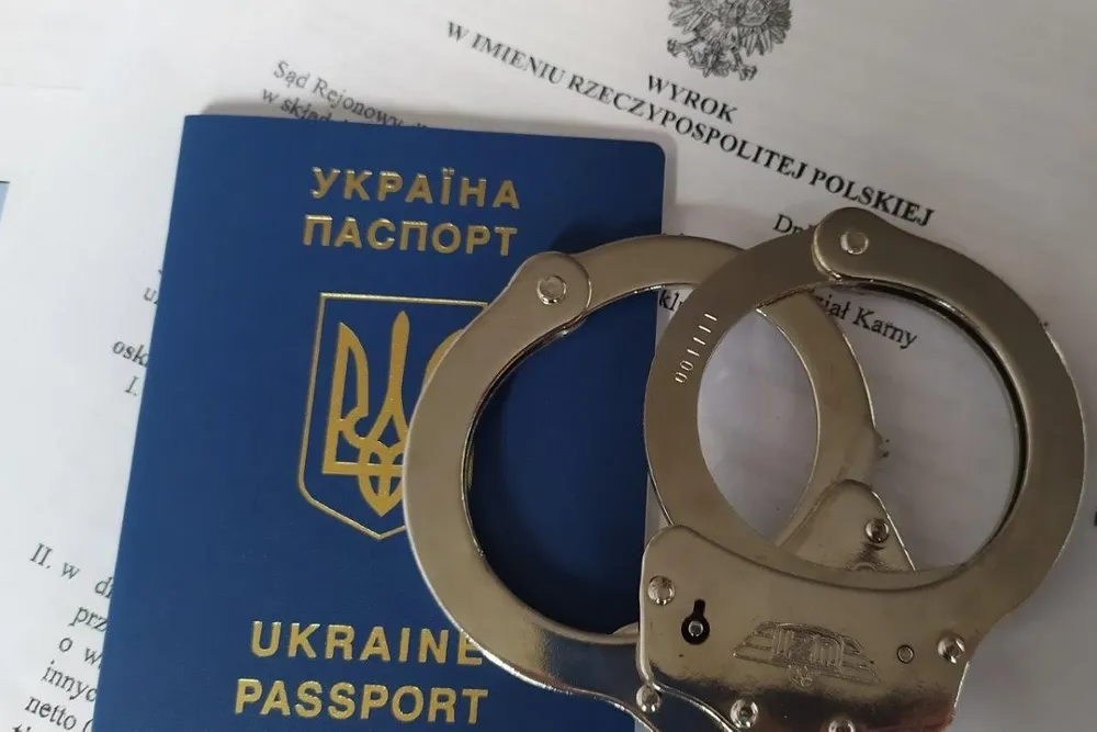 Ścigany listem gończym wpadł na lotnisku Kraków-Balice