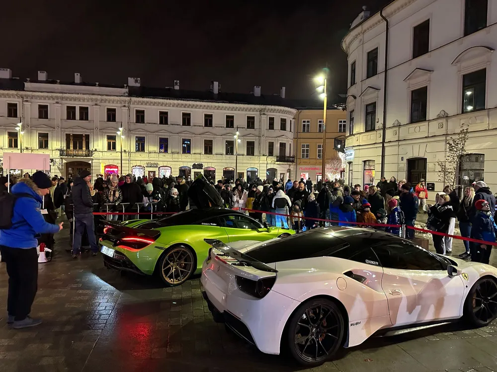 Ryk silników dla małych pacjentów. Przejedź się Ferrari po Rynku