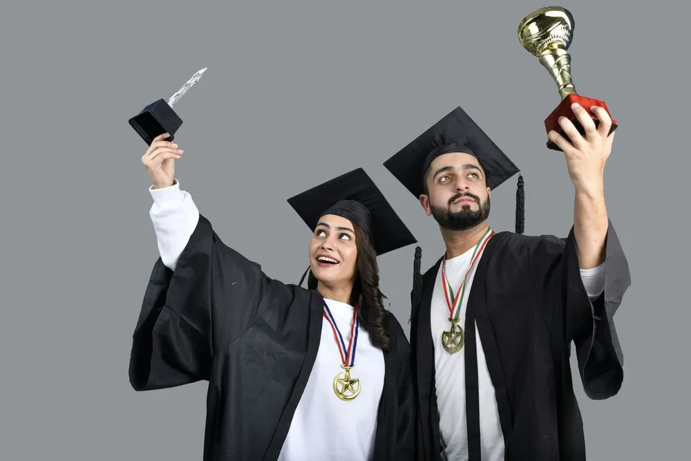 Absolwenci zachowują pamiątki z czasów studenckich. Co kolekcjonują byli studenci?