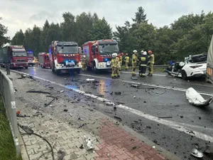 Groźny wypadek pod Krakowem. Dojazdówka do miasta całkowicie zablokowana