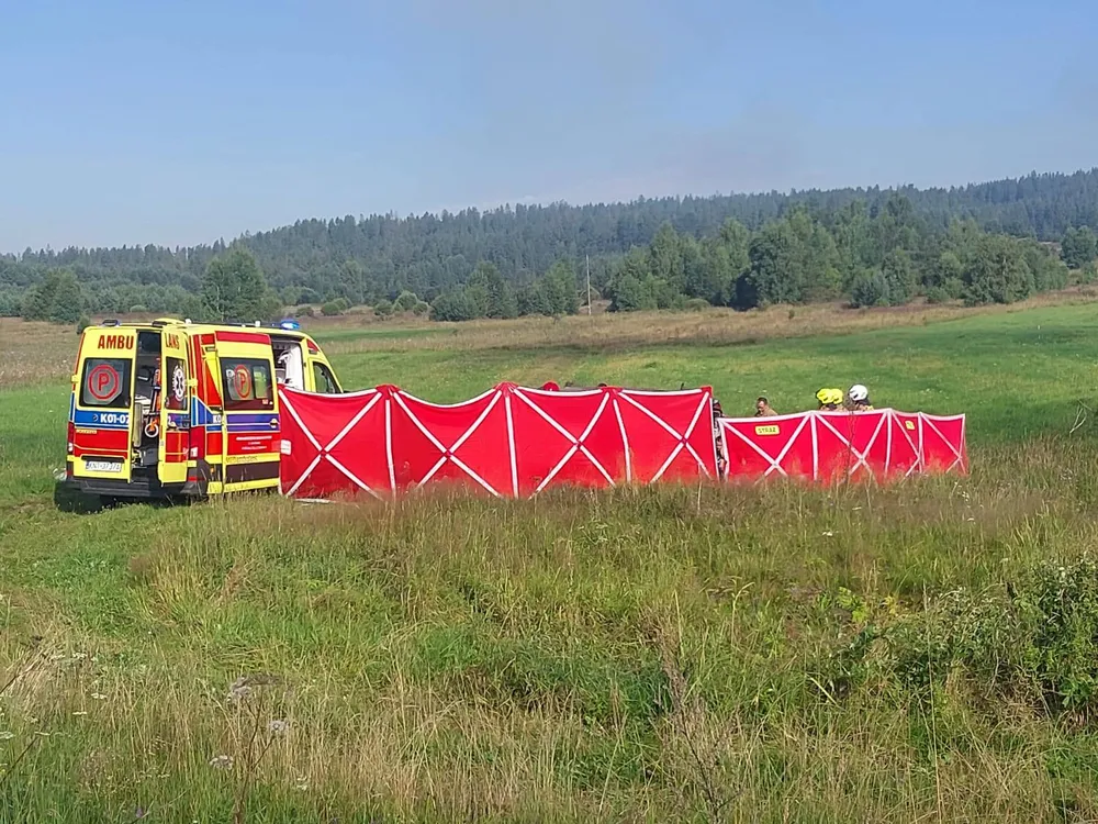 Nie żyje 35-latek, dwóch mężczyzn rannych. Utrudnienia na drodze wojewódzkiej na Podhalu