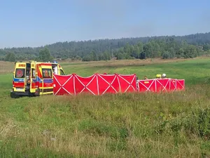 Nie żyje 35-latek, dwóch mężczyzn rannych. Utrudnienia na drodze wojewódzkiej na Podhalu