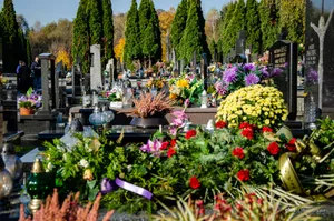 Poszła posprzątać groby bliskich. Wtedy rozegrała się tragedia