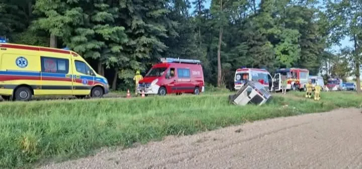 Dramatyczny wypadek busa w Małopolsce. Pięć osób rannych