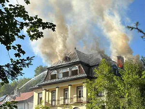 Pożar dawnego pensjonatu w Szczawnicy. Na miejscu wiele jednostek straży