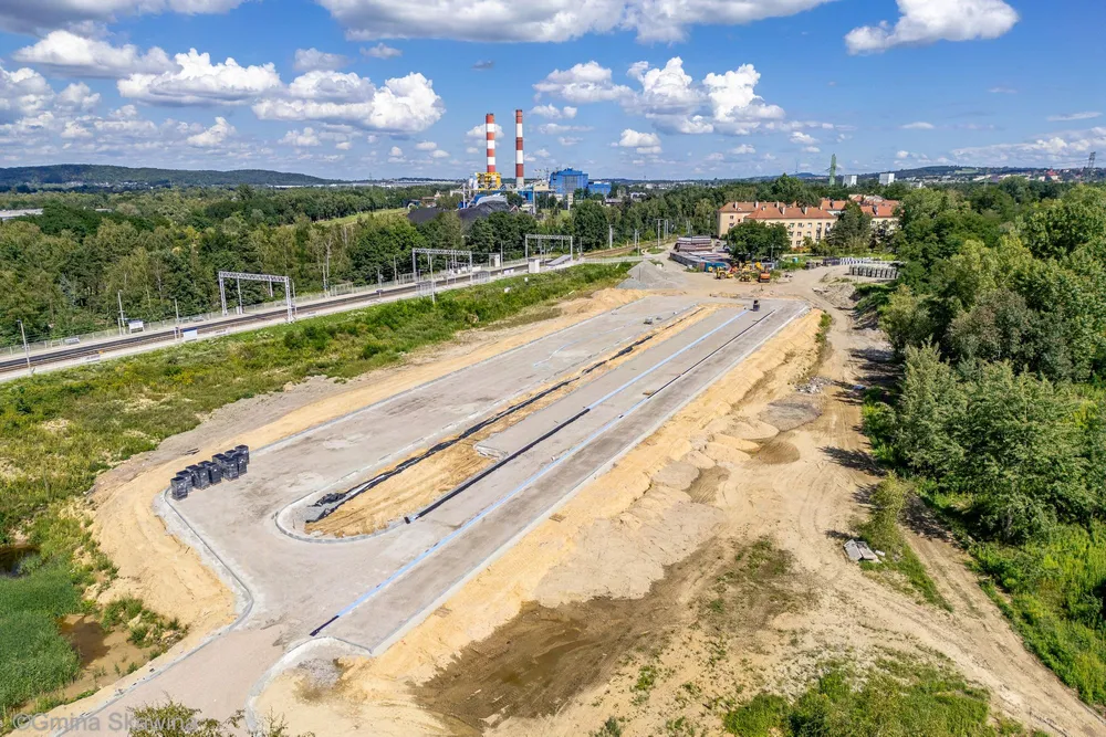 Praca wre. Na terenie Skawiny powstaje właśnie nowy parking P+R