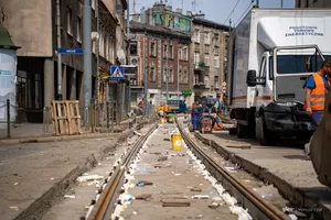 Prace torowe przy kombinacie. Kolejne zmiany w ruchu i objazdy tramwajów pod koniec wakacji
