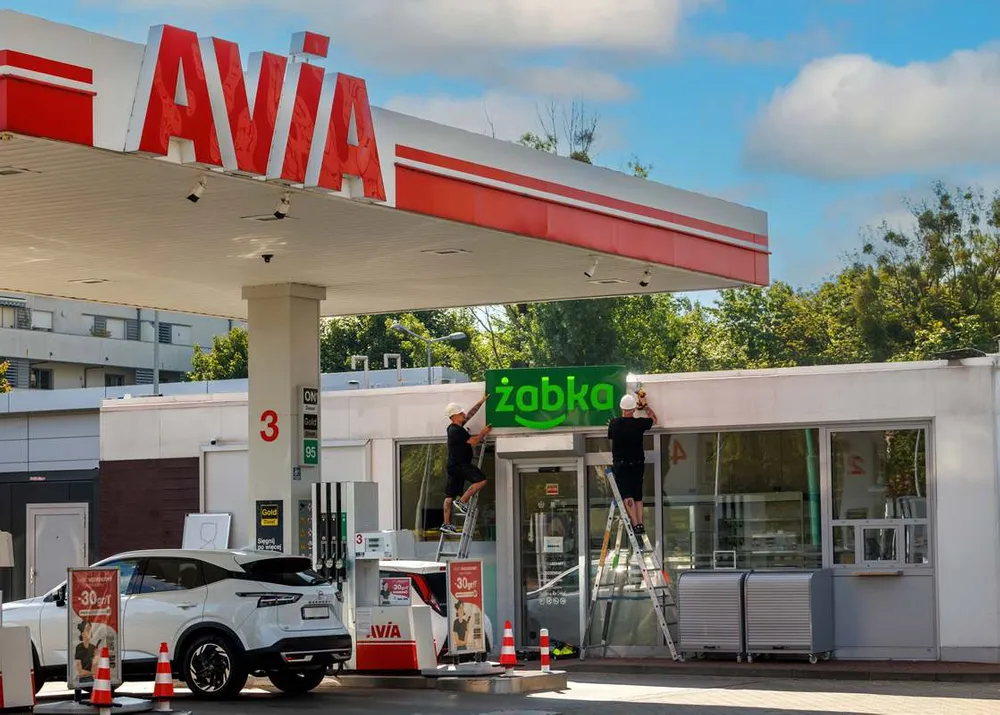 Pierwsze sklepy Żabka pojawią się na stacjach jeszcze w sierpniu