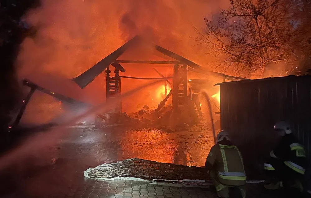 Nocny pożar w Skawie. W akcji jedenaście jednostek straży