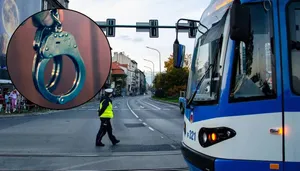 To on zaatakował w tramwaju. 35-latek z zarzutami i narkotykami w kieszeni