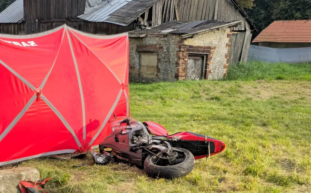 Motocyklista rozbił się o betonowy przepust. Tragedia pod Krakowem