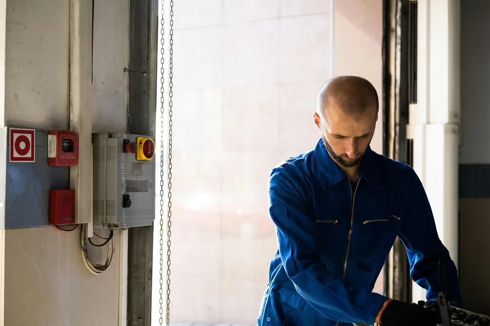 Jakie są automaty wydające BHP? Przegląd rozwiązań dla nowoczesnych firm