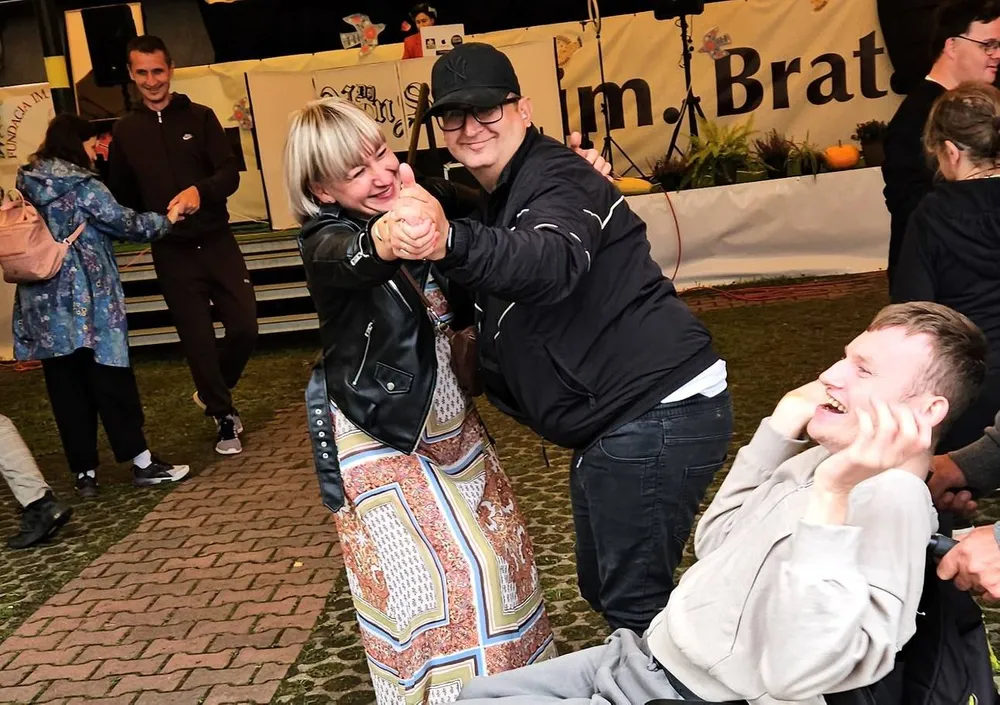 Spektakle, spotkania, dyskoteka. Święto osób z niepełnosprawnością w Radwanowicach