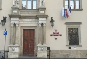 Skandaliczny incydent w Urzędzie Miasta w Krakowie. Rozpylono drażniącą substancję