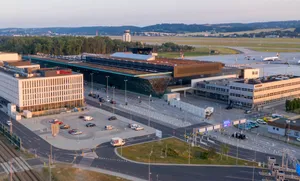 Kraków Airport zamknięty na trzy miesiące? Trwają konsultacje w sprawie rozbudowy lotniska