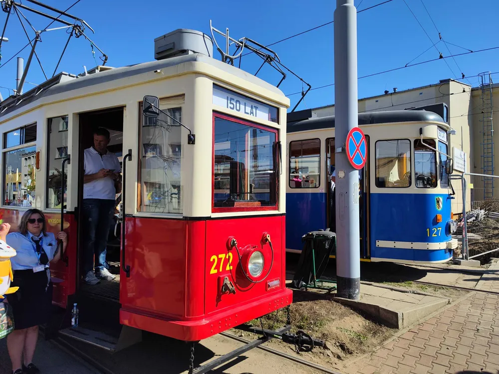 Parada na 150-lecie komunikacji miejskiej przejechała przez Kraków [ZDJĘCIA]