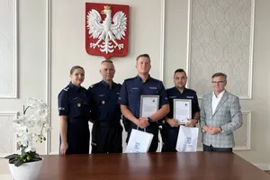 Policjanci z Libiąża uratowali rodzinę z płonącego mieszkania