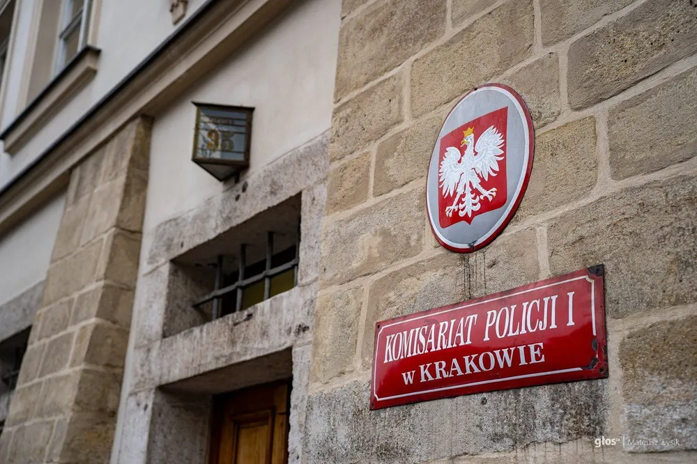 Spora kara dla pirata drogowego. Po przejechaniu na czerwonym spowodował kolizję
