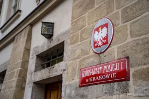 Spora kara dla pirata drogowego. Po przejechaniu na czerwonym spowodował kolizję