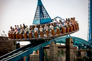Kolory jesieni i rollercoastery. Energylandia najlepszym kierunkiem na wycieczkę szkolną!