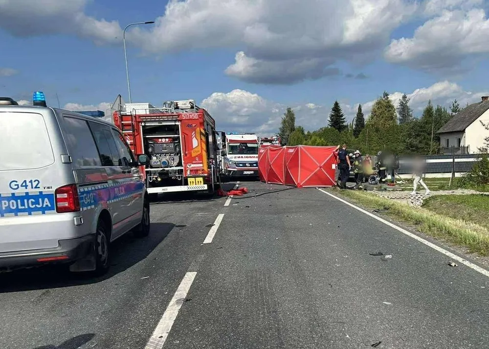 Tragiczny wypadek w Małopolsce. Nie żyje jedna osoba, droga całkowicie zablokowana