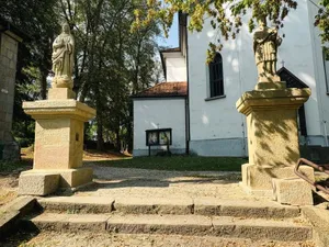 Zabytkowe figury w Dobczycach odzyskały blask. Rusza kolejny etap prac przy schodach na Stare Miasto