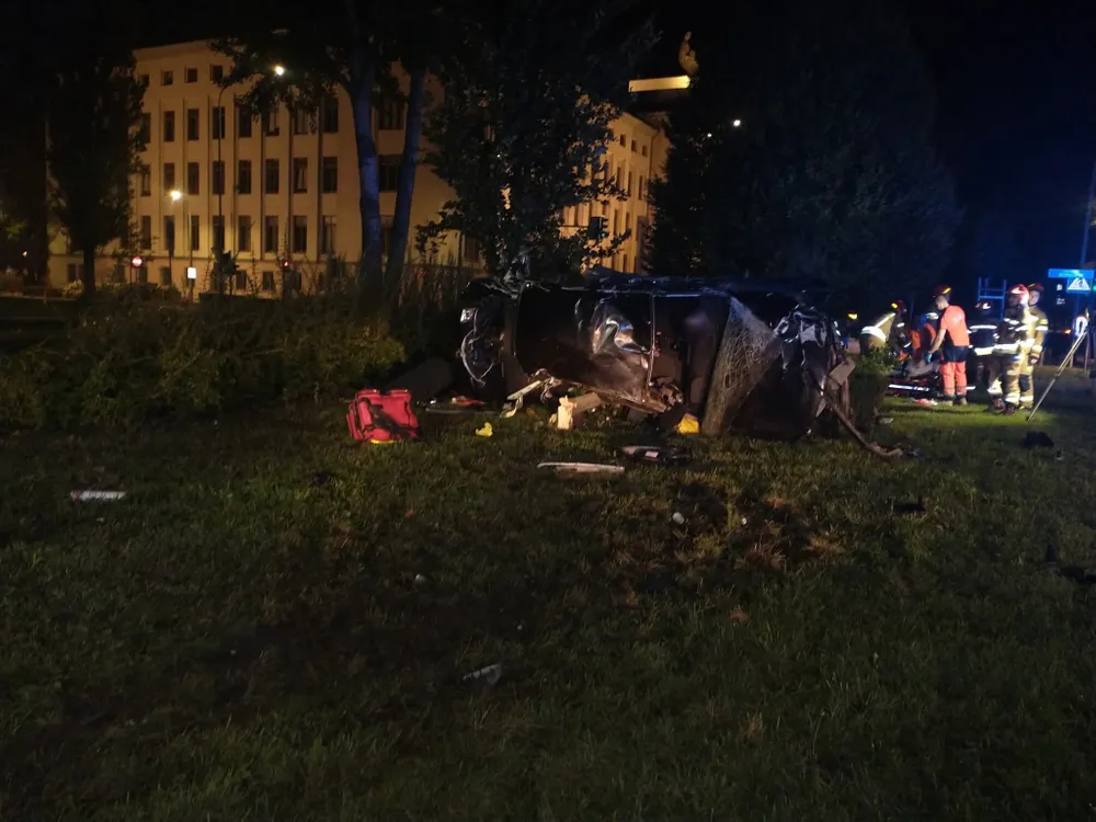 Tragiczny wypadek w Krakowie. Nie żyje 16-letni pasażer, kierowca był pijany