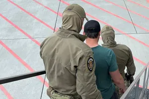 Trzech poszukiwanych zatrzymanych na lotnisku w Krakowie. Wpadli jednego dnia