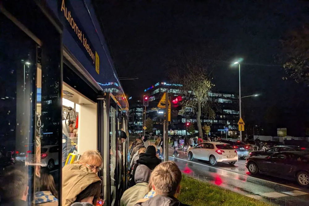 [AKTUALIZACJA] Paraliż w Krakowie! Na Podgórzu nie działają tramwaje. Komunikat MPK [ZDJĘCIA]