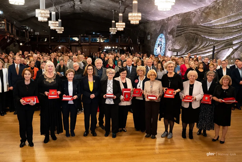 Złoty jubileusz UTW. Medale, dyplomy i radość z wyjątkowego spotkania w kopalni soli