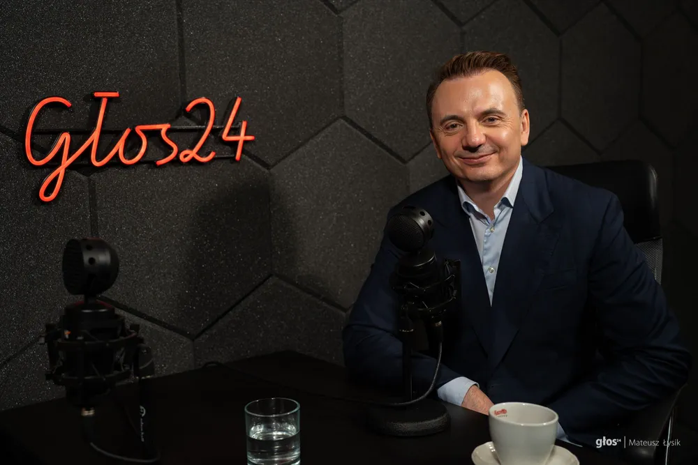 „To nie zarządzanie, a gaszenie pożaru”. Łukasz Gibała o długu Krakowa, wyjeździe prezesa Wodociągów do Nowego Jorku i „szopce” na sesjach RMK