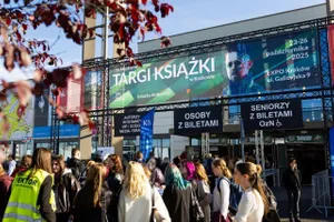 Nie jesteśmy maszynami – jesteśmy ludźmi. 
28. Międzynarodowe Targi Książki w Krakowie pokazały moc bezpośrednich spotkań