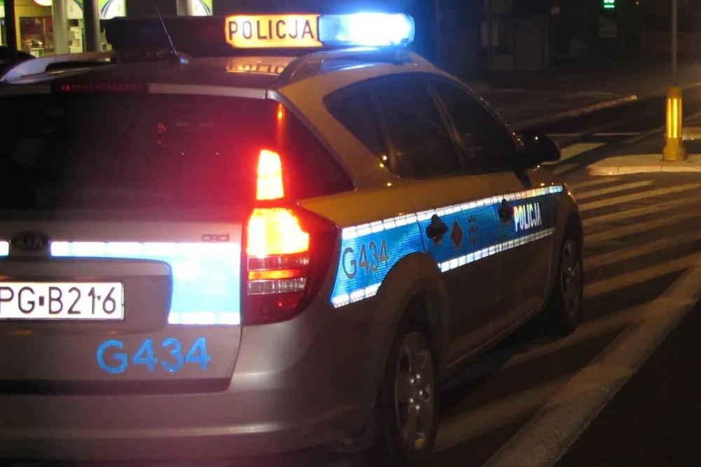 Bulowice. Pijany mężczyzna leżał na ulicy. Zareagował świadek