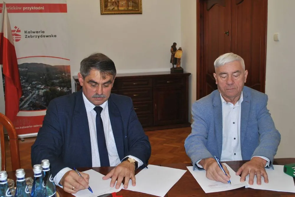 Kalwaria Zebrzydowska inwestuje w infrastrukturę drogową. Właśnie podpisano umowę
