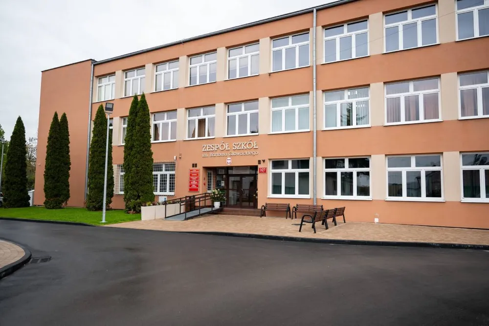 Koniec prac przy szkole w Proszowicach. Jak wyglądają efekty?