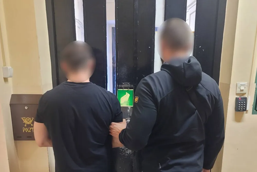 Okradał krakowskie sklepy m.in. z bielizny. Grozi mu więcej niż dziesięć lat